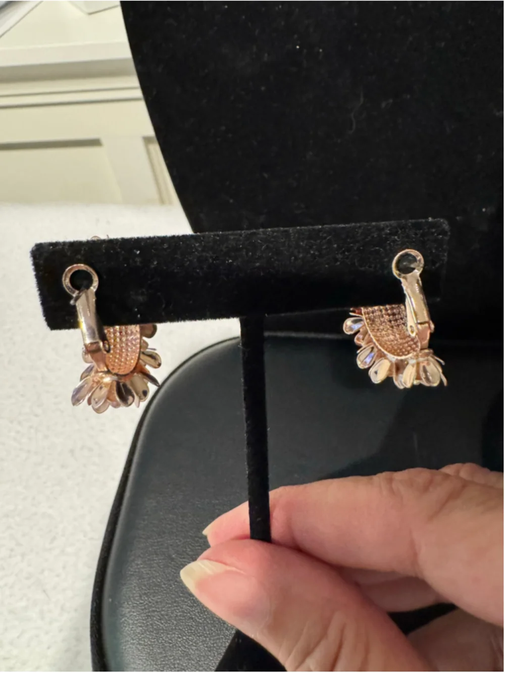 Unbranded Jewelry 4 piece mixed lot. Rhinestone Silver & Rose-tone Peach